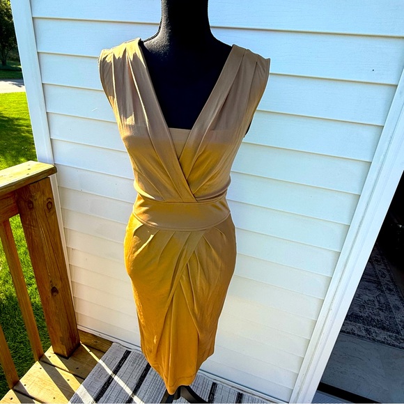 Vintage 2007 Banana Republic Pencil Dress Gold Silk Draped V-Neck Sz XS Mob Wife - Picture 1 of 16